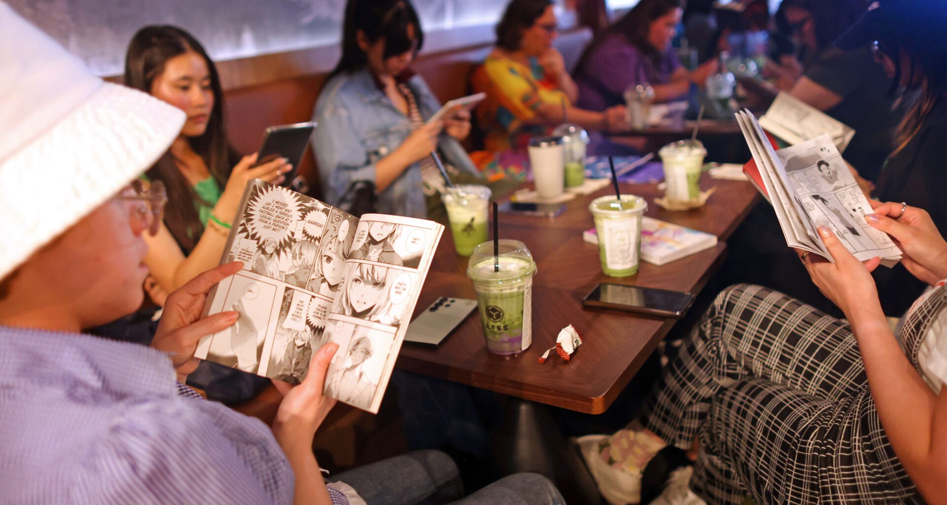 Silent Book Clubs bring Bay Area readers together