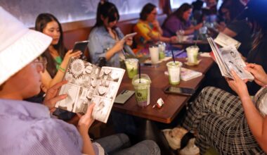 Silent Book Clubs bring Bay Area readers together