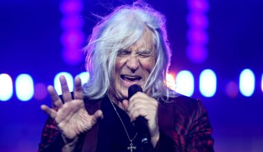 Def Leppard tour has Goo Goo Dolls who are way better than Motley Crue