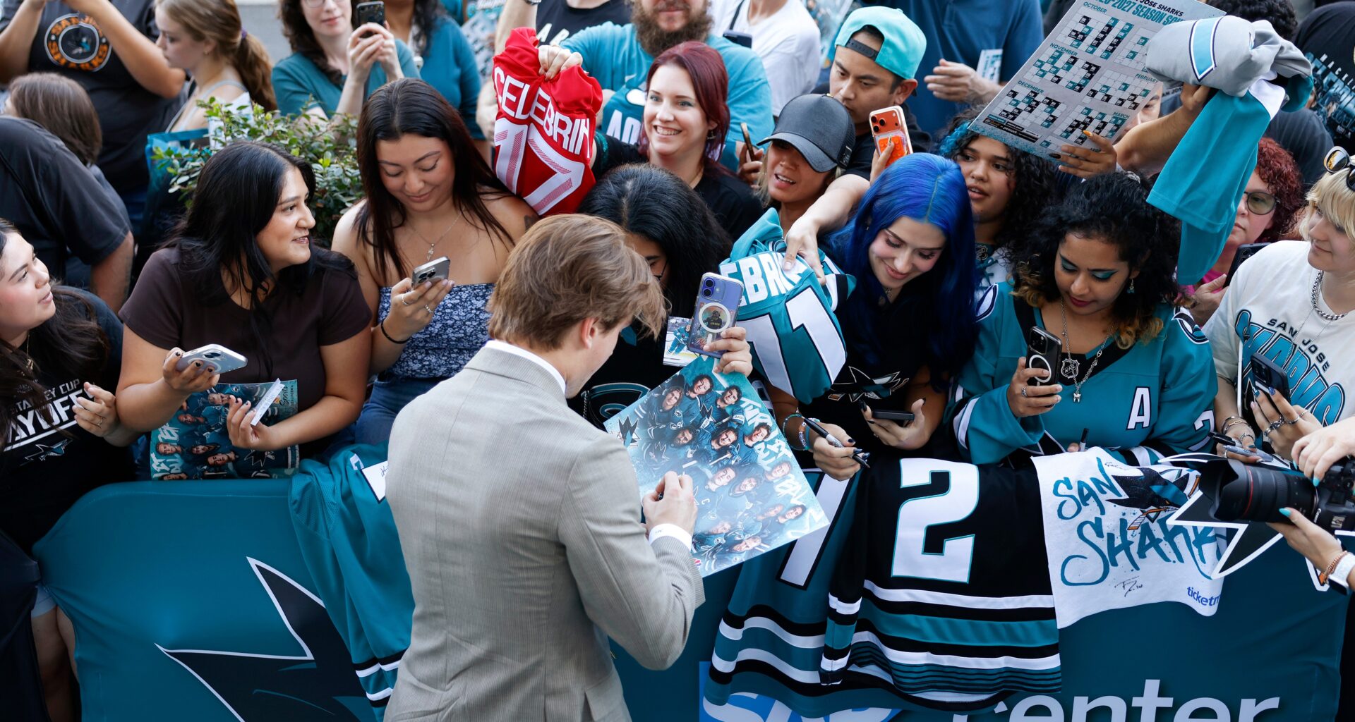 Photos: San Jose Sharks fans greet players at opening night event