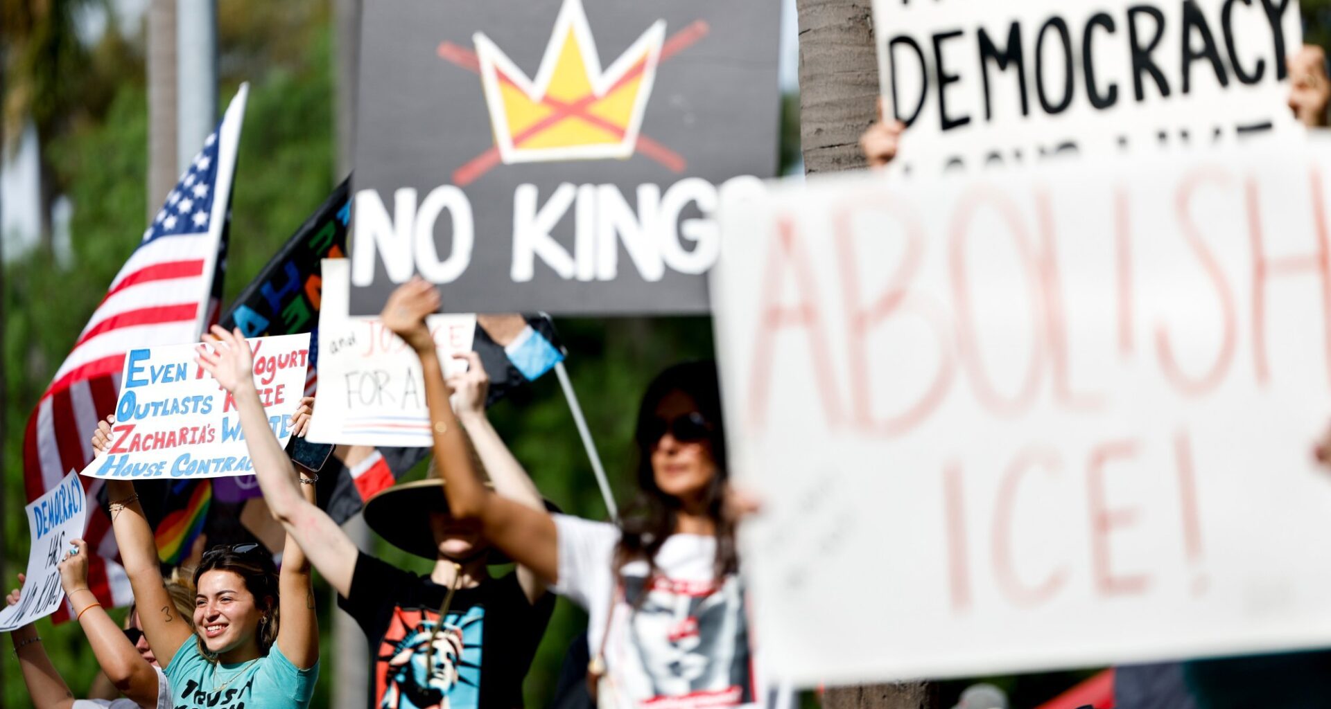 With time winding down to midterms, San Diego ‘No Kings’ rallies push early voting – San Diego Union-Tribune