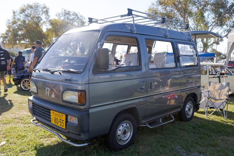 Miniature minivan imported from Japan