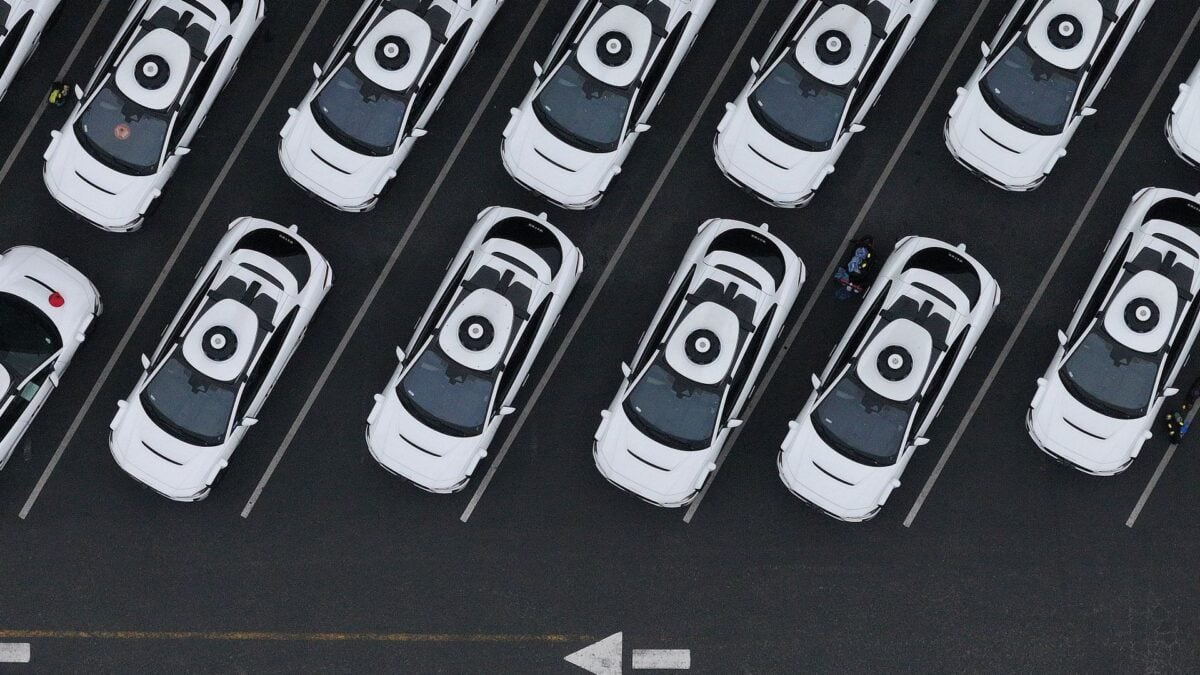 California Cracks Down on Robotaxis That Block First Responders