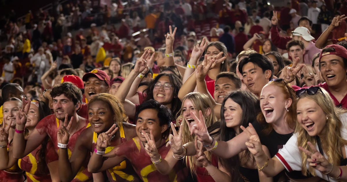 USC students welcome fall break, but schoolwork gets in the way – Annenberg Media