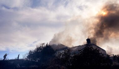 Fire crews battle Southern California blaze that burned 6 homes, led to the evacuation of 16,000 :: WRAL.com