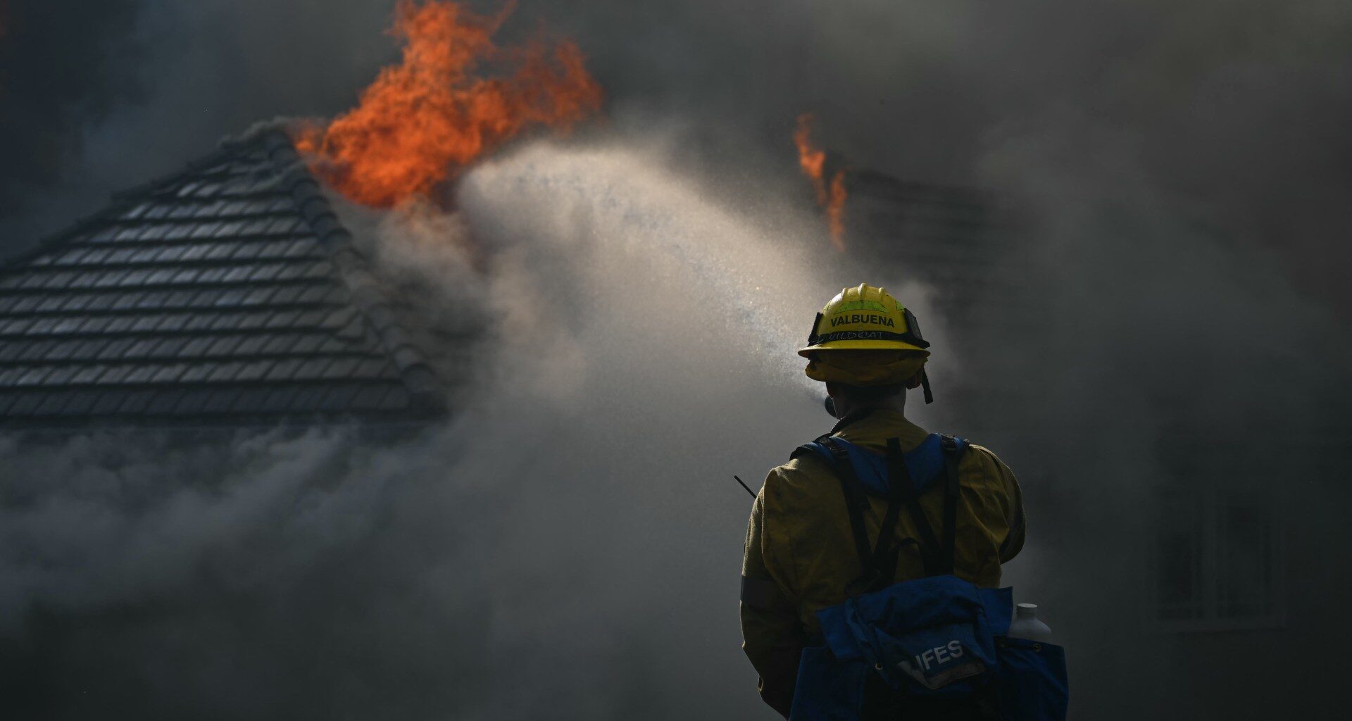 Southern California wildfire engulfs homes, prompts evacuation orders | Climate Crisis News