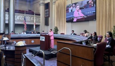Barbara Lee gives upbeat address as unions press for deal