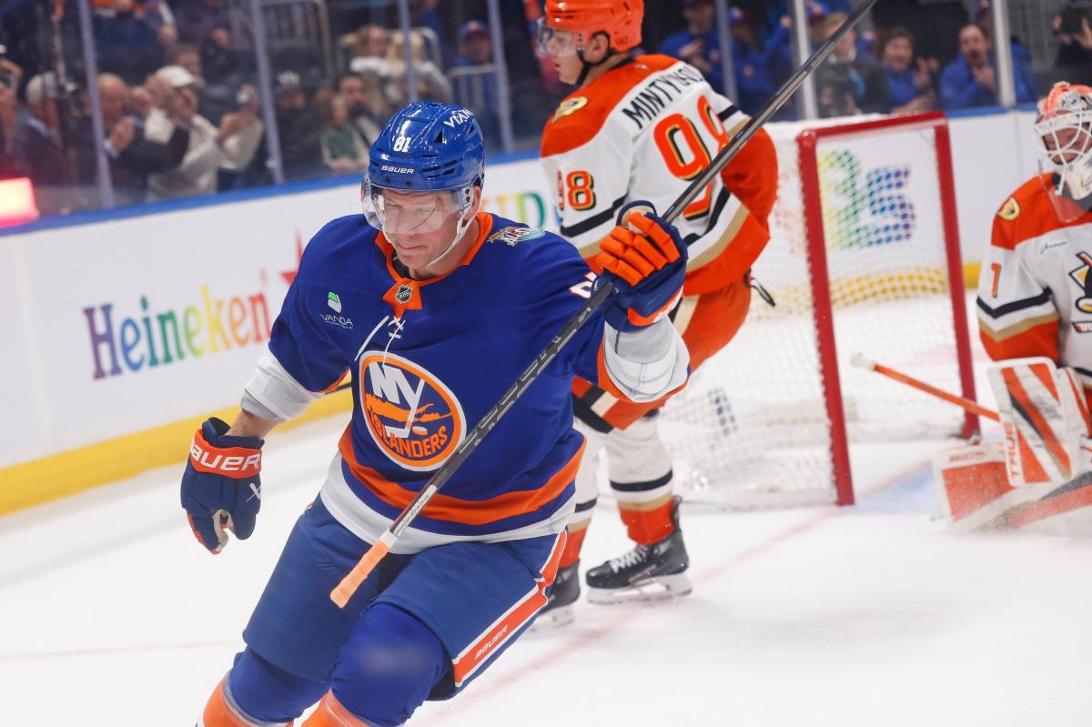Islanders play most complete game of season in win over Ducks