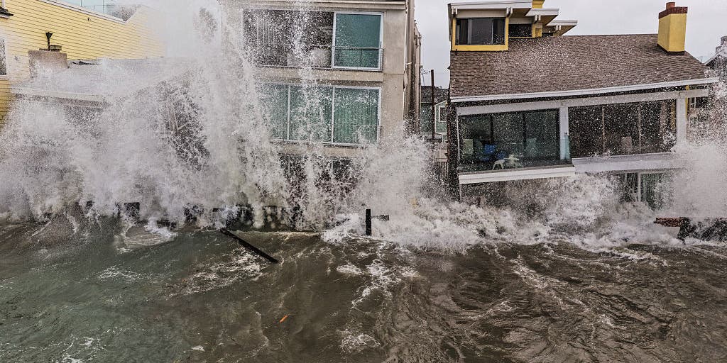Multimillion-dollar California oceanfront homes face relentless Pacific assault