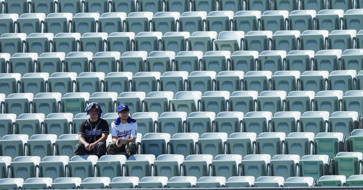 Blazing triple-digit heat bears down on Braves-Dodgers NLDS opener in Los Angeles – WSB-TV Channel 2