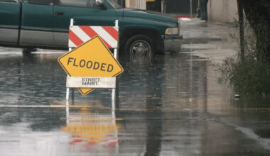 California Highway Patrol issues travel warning amid Bakersfield rain, flood watch