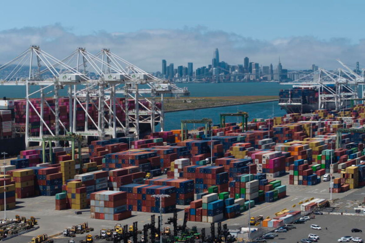 Trump-backed Oakland coal terminal would be far bigger and dirtier than promised, report says