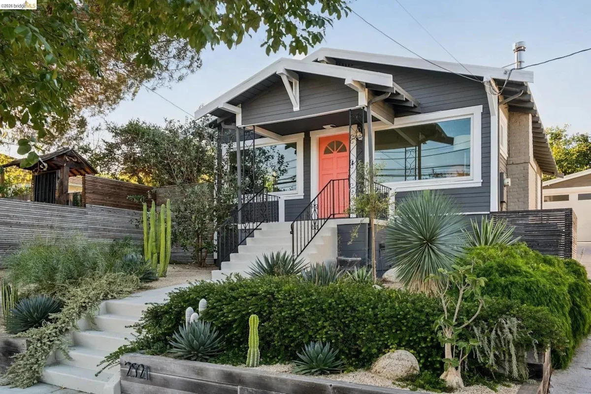 A Restoration Hardware Stylist Turned an 870-Square-Foot California Bungalow into an Indoor-Outdoor Oasis