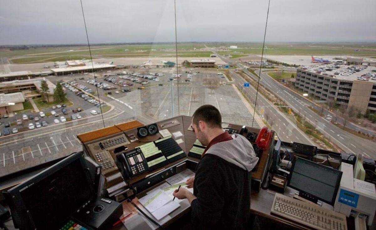 After years of planning, Sacramento airport gets $148.8M control tower contract