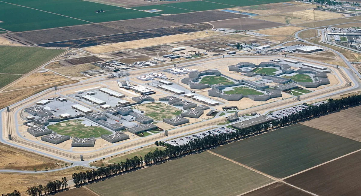 Ex-lieutenant pleads guilty to smuggling contraband into California prison