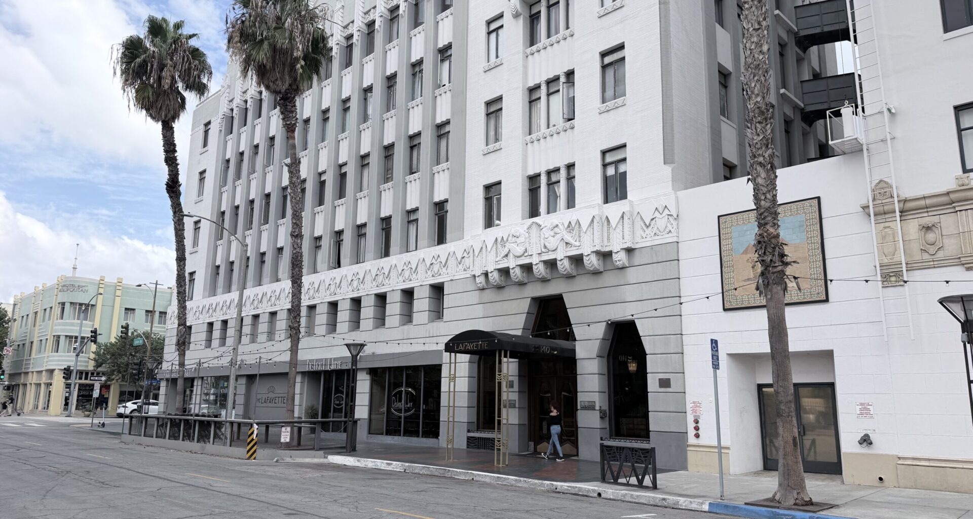Downtown Long Beach stabbing leaves 1 dead