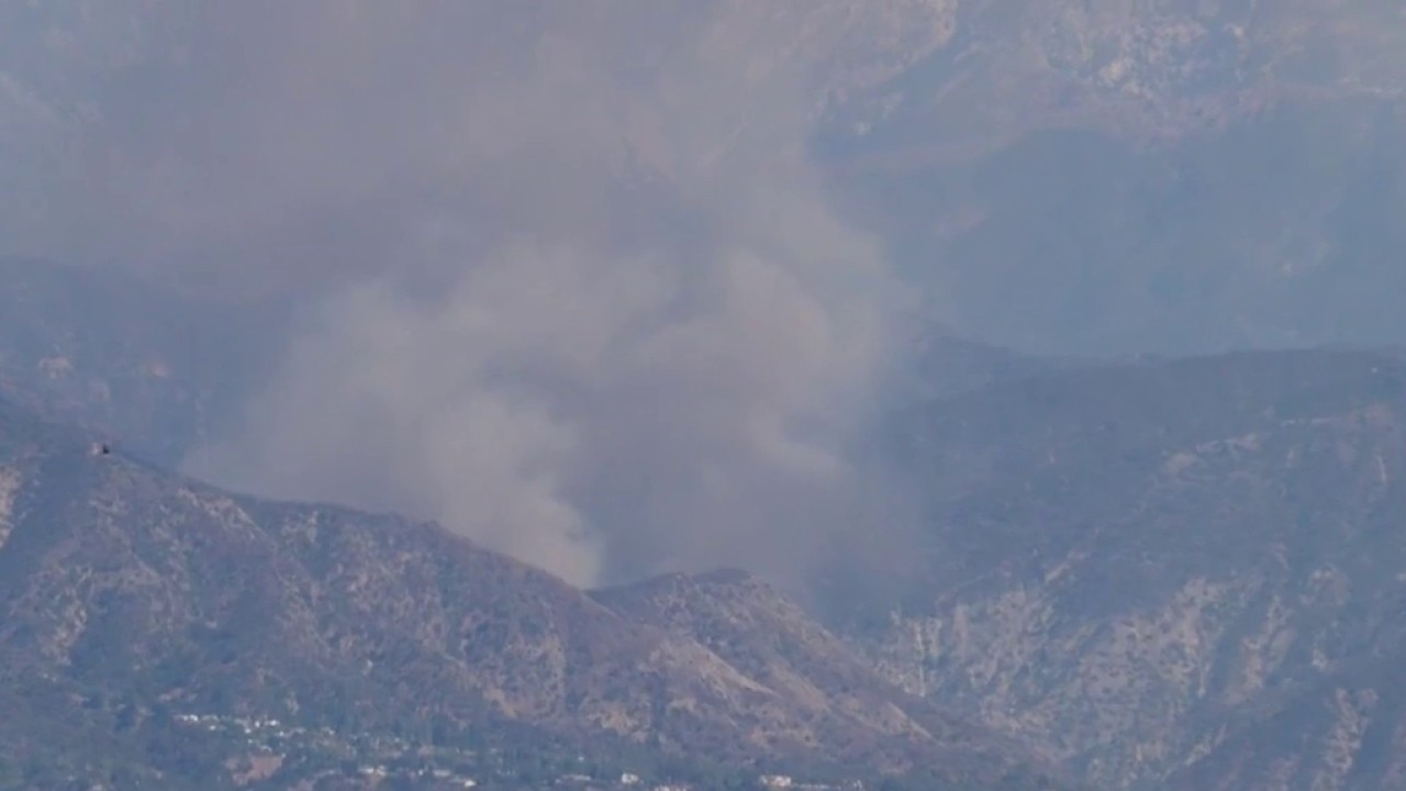 Crews fight Peak Fire in Azusa