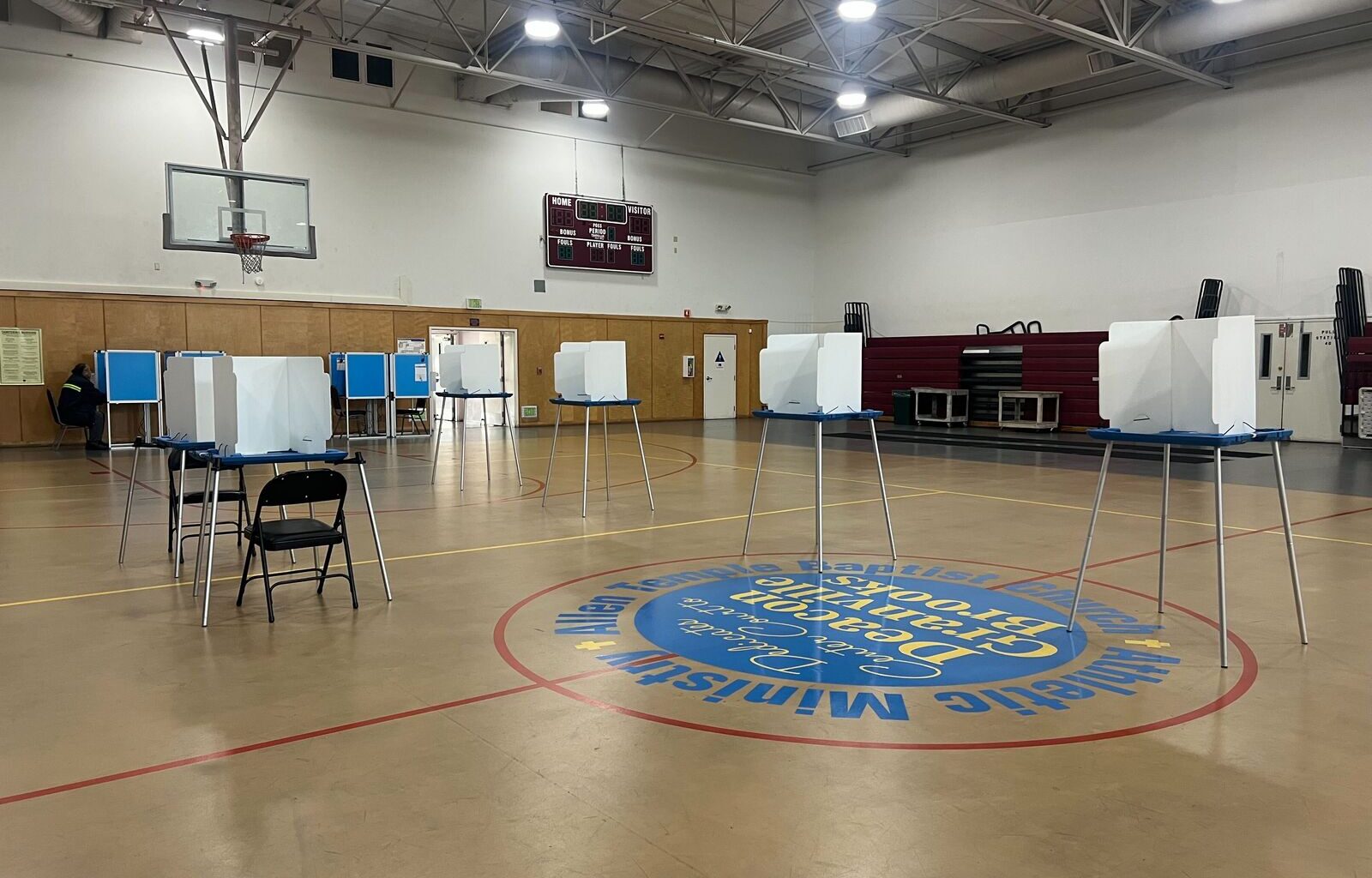 Why are so few people running for office in Oakland this year?