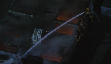 Fire burns through roof of downtown Los Angeles commercial building