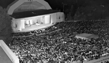 Black and white photo of crowded Starlight Bowl