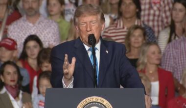 Trump suggests allowing Iran to "take out" LA and San Diego during campaign rally