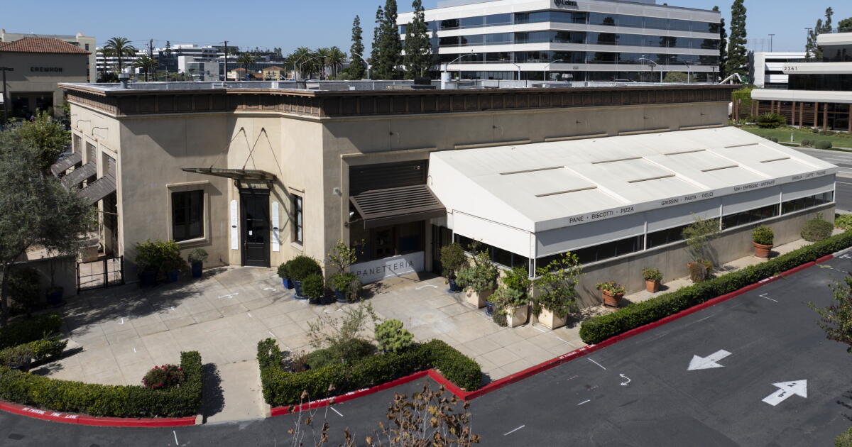 Scores of teen girls working at Calif. restaurant chain were groped, grabbed, federal agency says