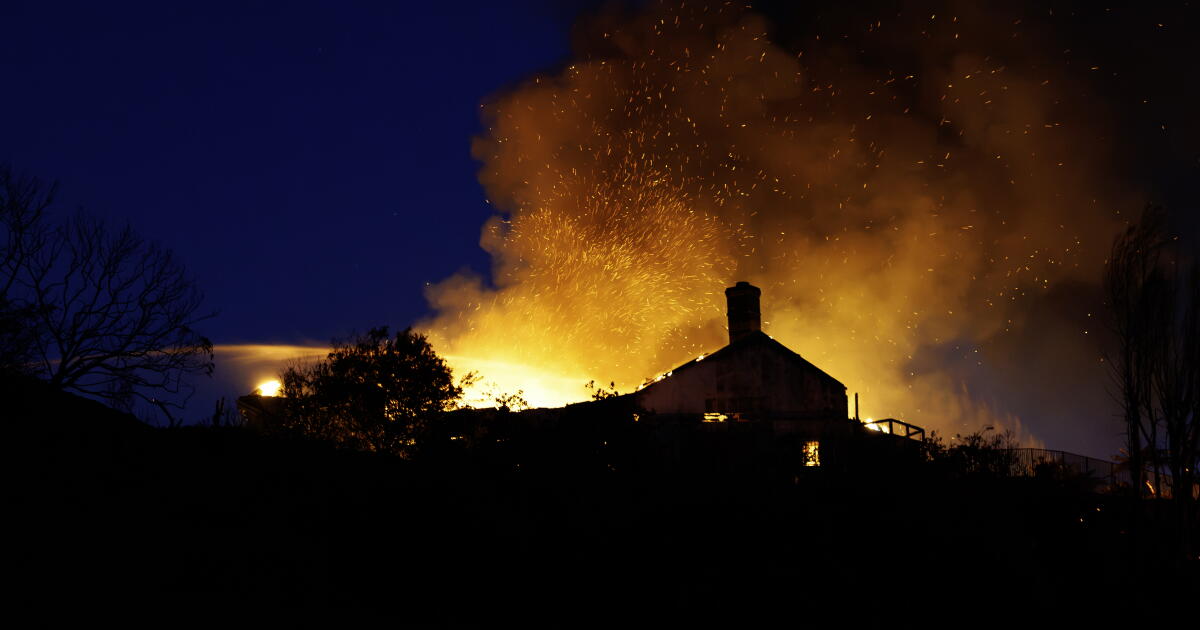 Norte fire scorches 570 acres, destroys homes in Orange County
