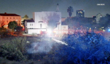 Brush fire breaks out in Brentwood as Santa Ana winds approach