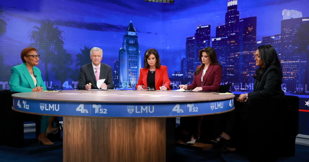 Live chat: Our columnists analyze L.A.'s mayoral debate