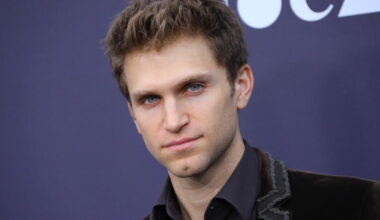 'Pretty Little Liars' actor Keegan Allen says he was victim of armed robbery in bloody video