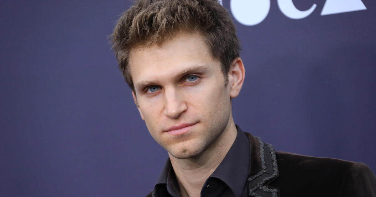 'Pretty Little Liars' actor Keegan Allen says he was victim of armed robbery in bloody video