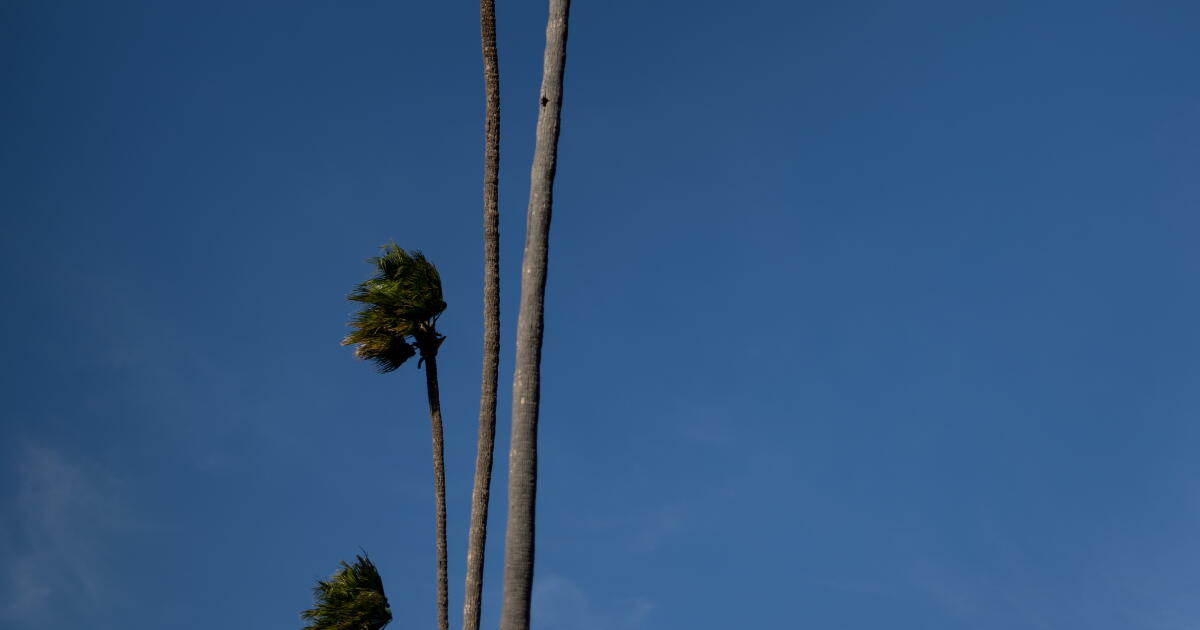 Live updates: First Santa Ana winds of the season bring fire risk to L.A.