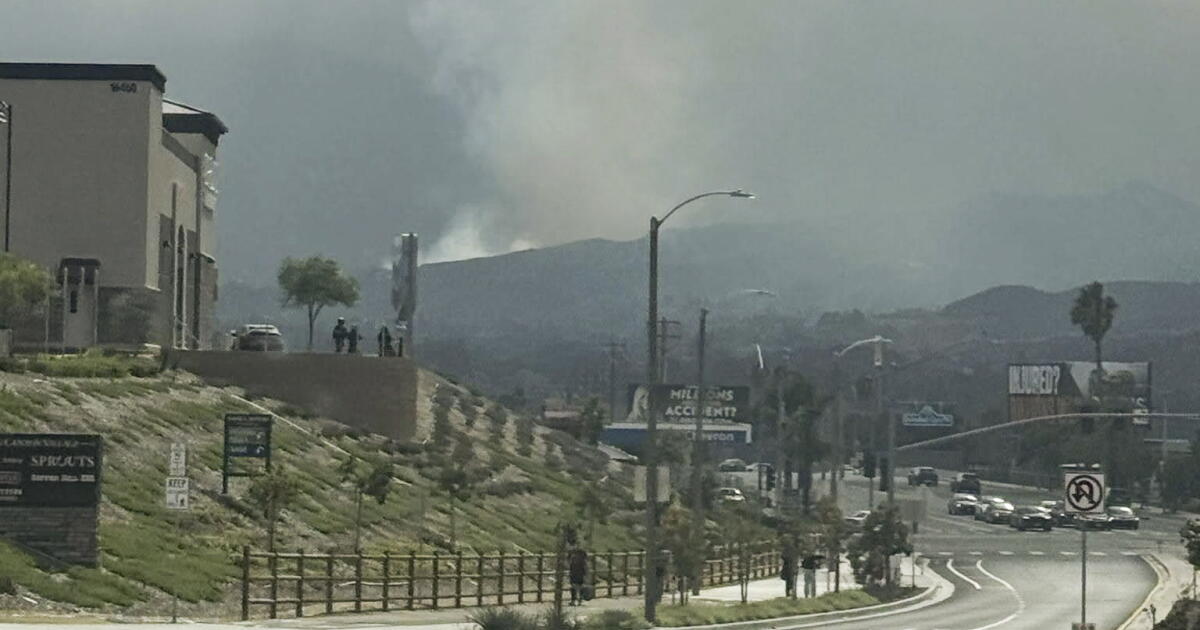 Crews gain ground on fast-moving Bike fire in Santa Clarita