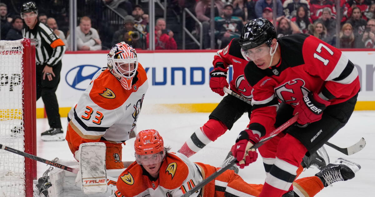 Anaheim Ducks fall to Devils, lose fifth straight game