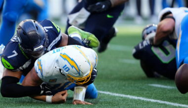 Jim Harbaugh backs Mike McDaniel after Chargers fall to 0-4