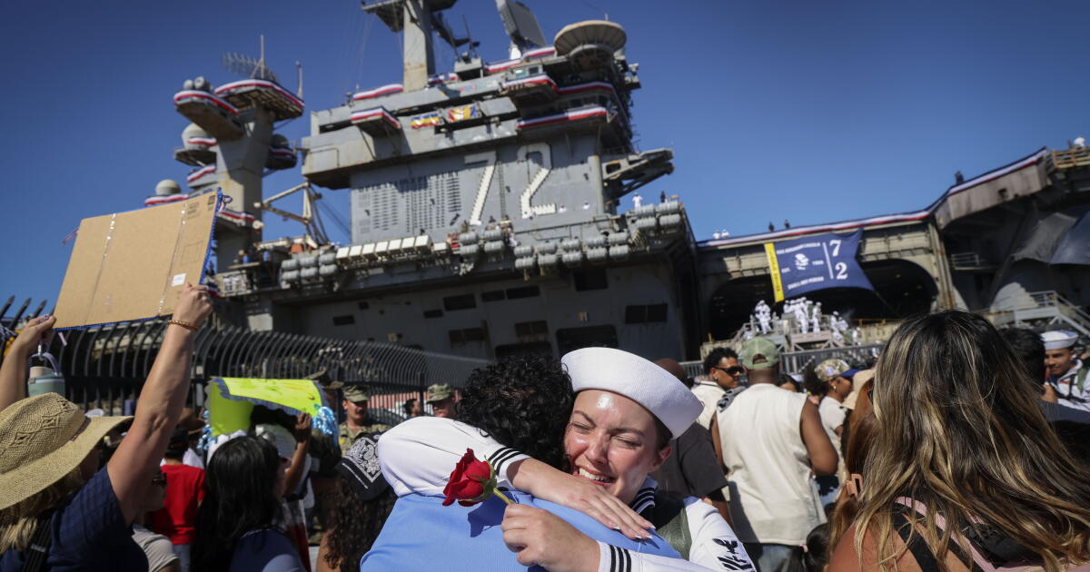 USS Abraham Lincoln returns to San Diego after record-long deployment