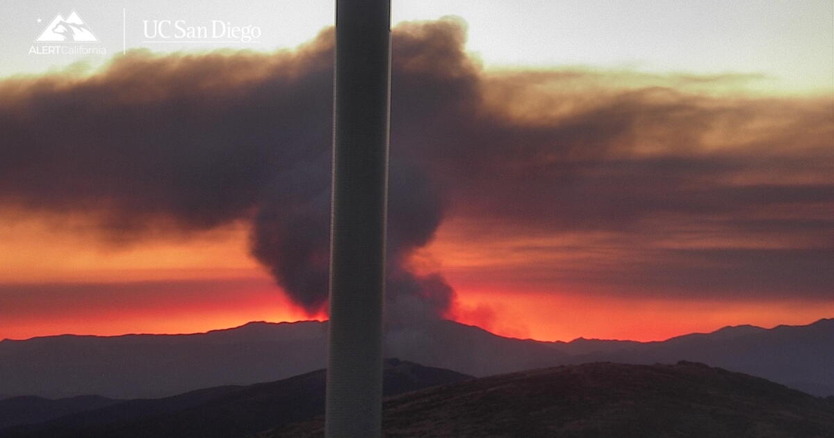 Evacuation orders issued for Bouquet fire outside Santa Clarita
