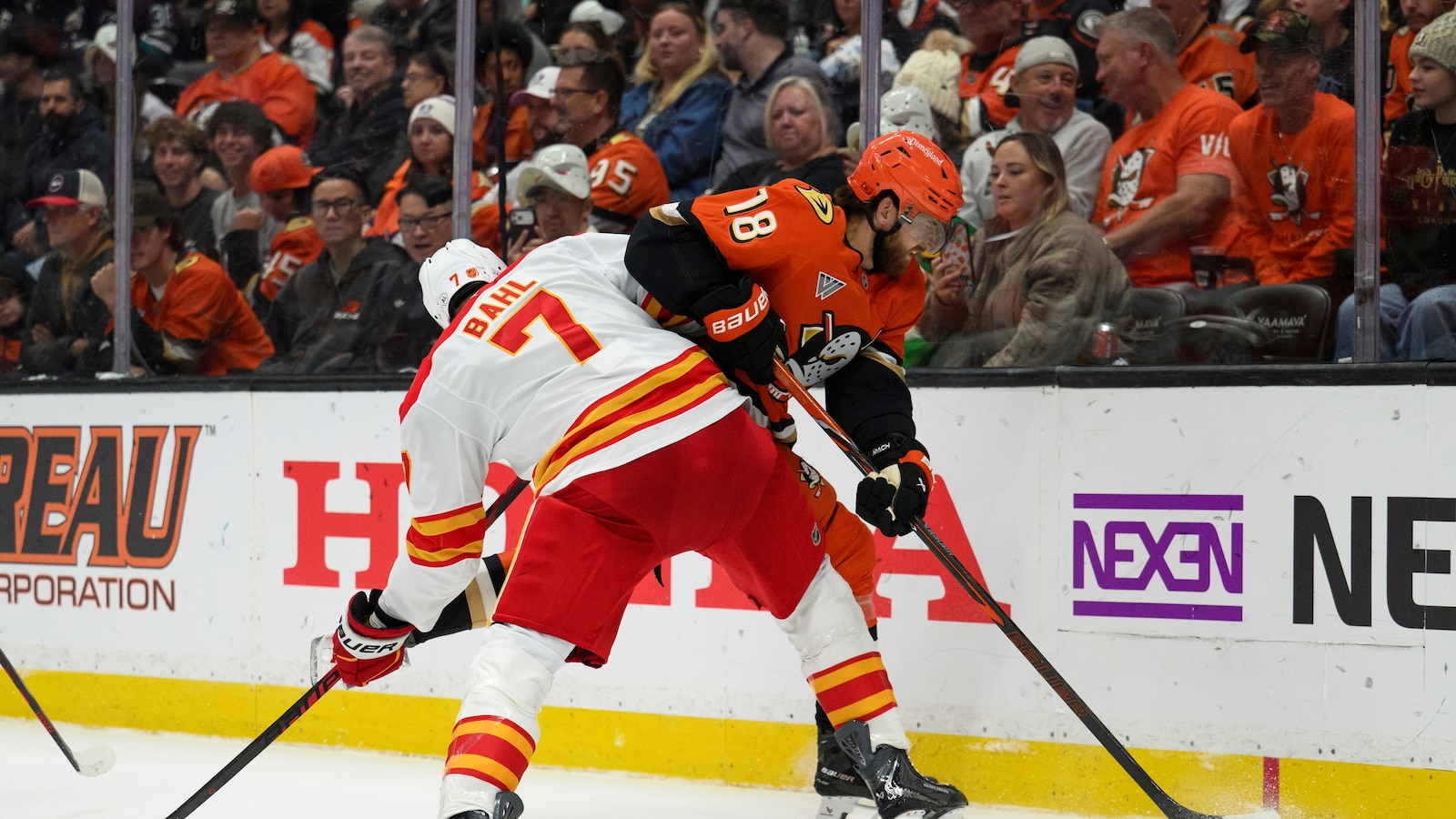 Pospisil's tiebreaking third-period goal pushes Flames to first win of the season, 4-2 over Ducks