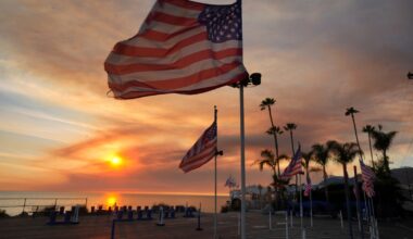 Hot weather and winds raise California wildfire threat as power shutoffs start