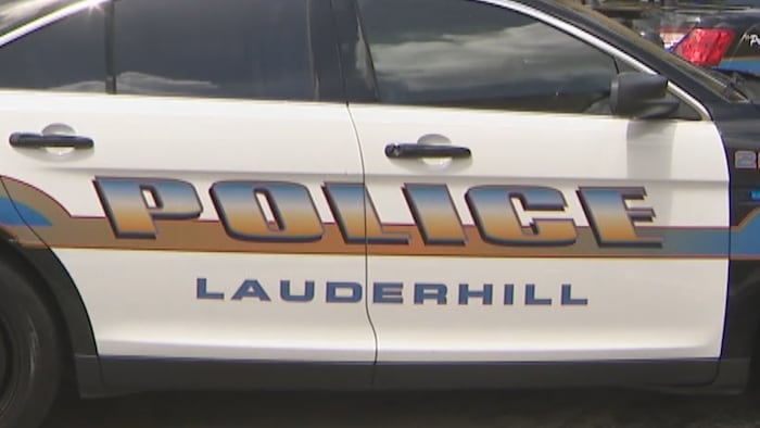 Man stabbed in parking dispute in Lauderhill, suspect detained