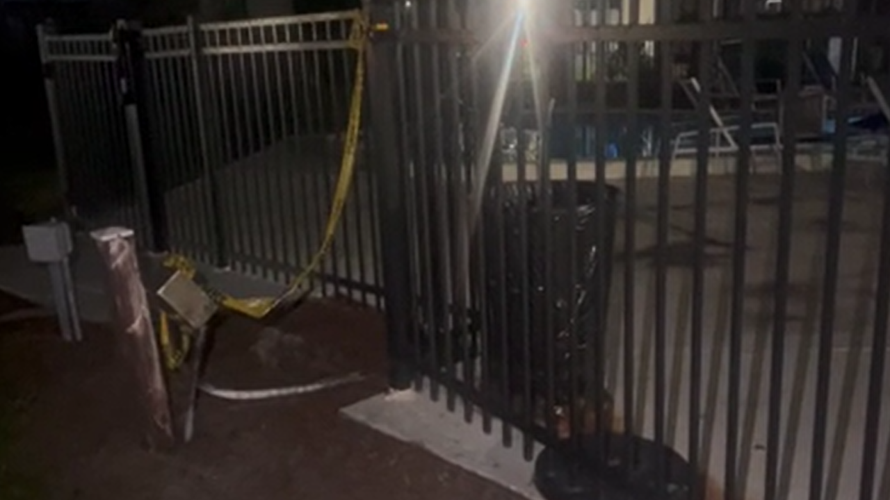 Man dead, teen hospitalized in drowning at Orange County apartment, deputies say