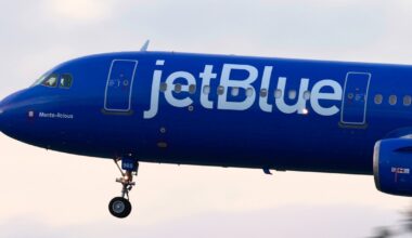 JetBlue passengers taken to hospital after emergency landing in Florida
