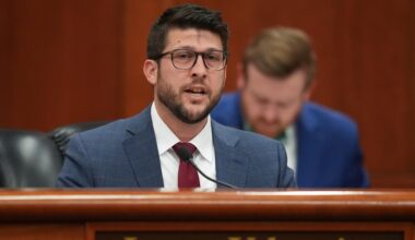 Florida AG sues California, Washington over CDL's for undocumented truckers