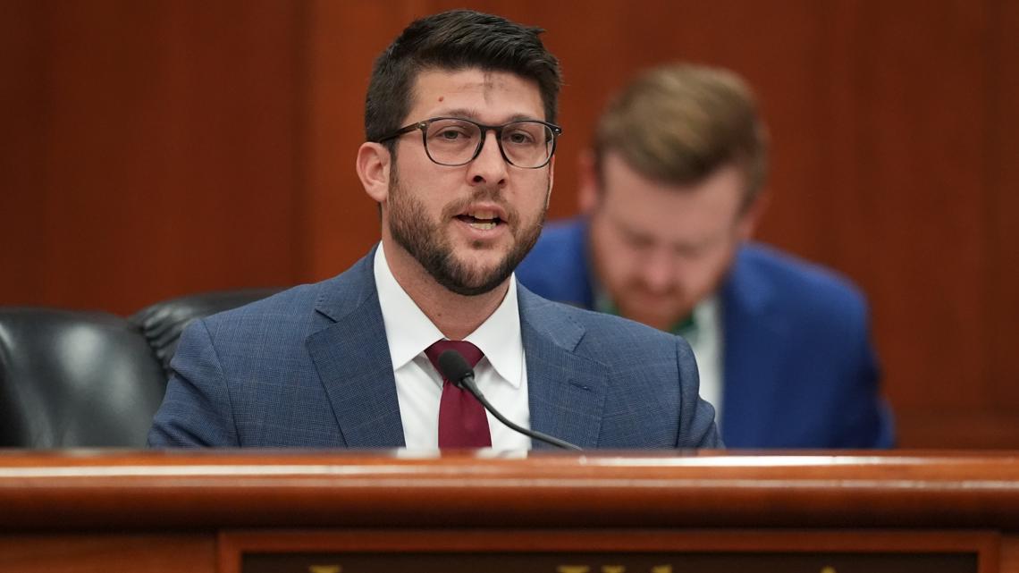 Florida AG sues California, Washington over CDL's for undocumented truckers