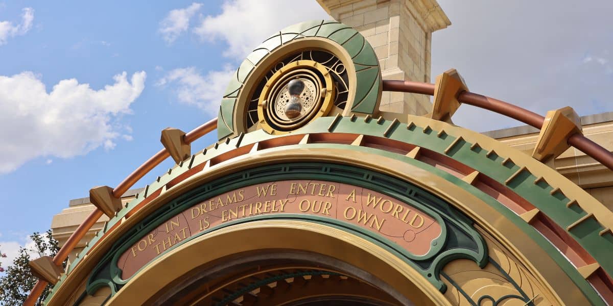 Wizarding World of Harry Potter Portal at Epic Universe