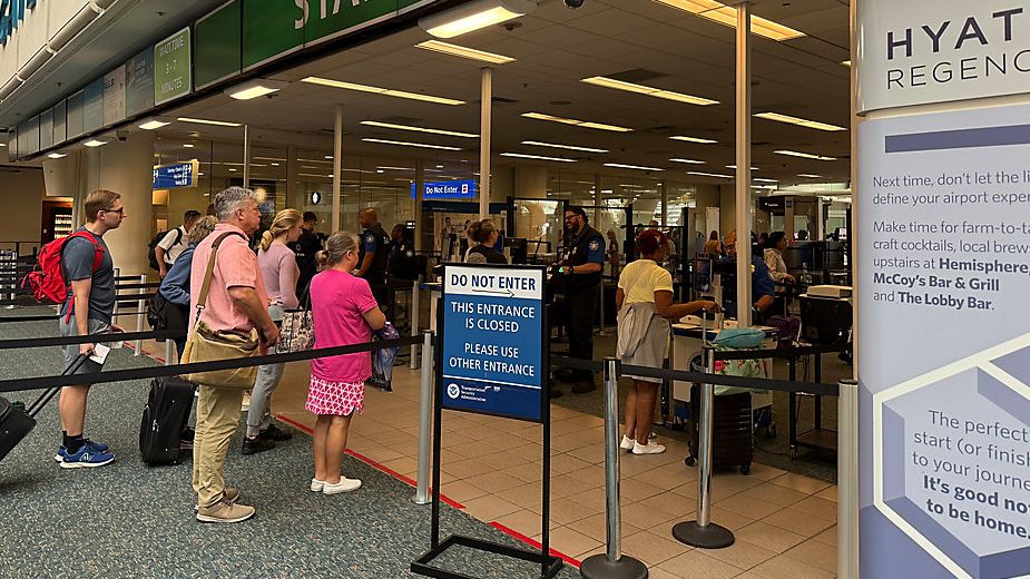 TSA officers at the Orlando International Airport will be expected to come to work without pay if there is a government shutdown. (Spectrum News file photo/Sarah Winkelmann)