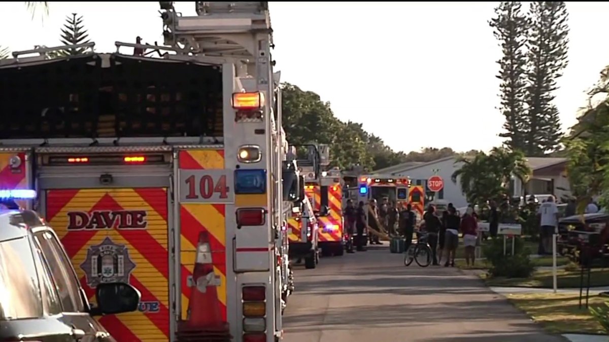 1 dead after mobile home in Davie goes up in flames – NBC 6 South Florida