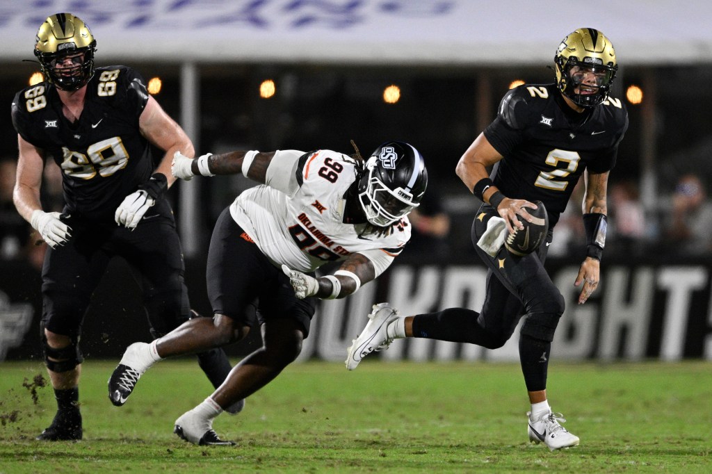 UCF beats Oklahoma State 17-14
