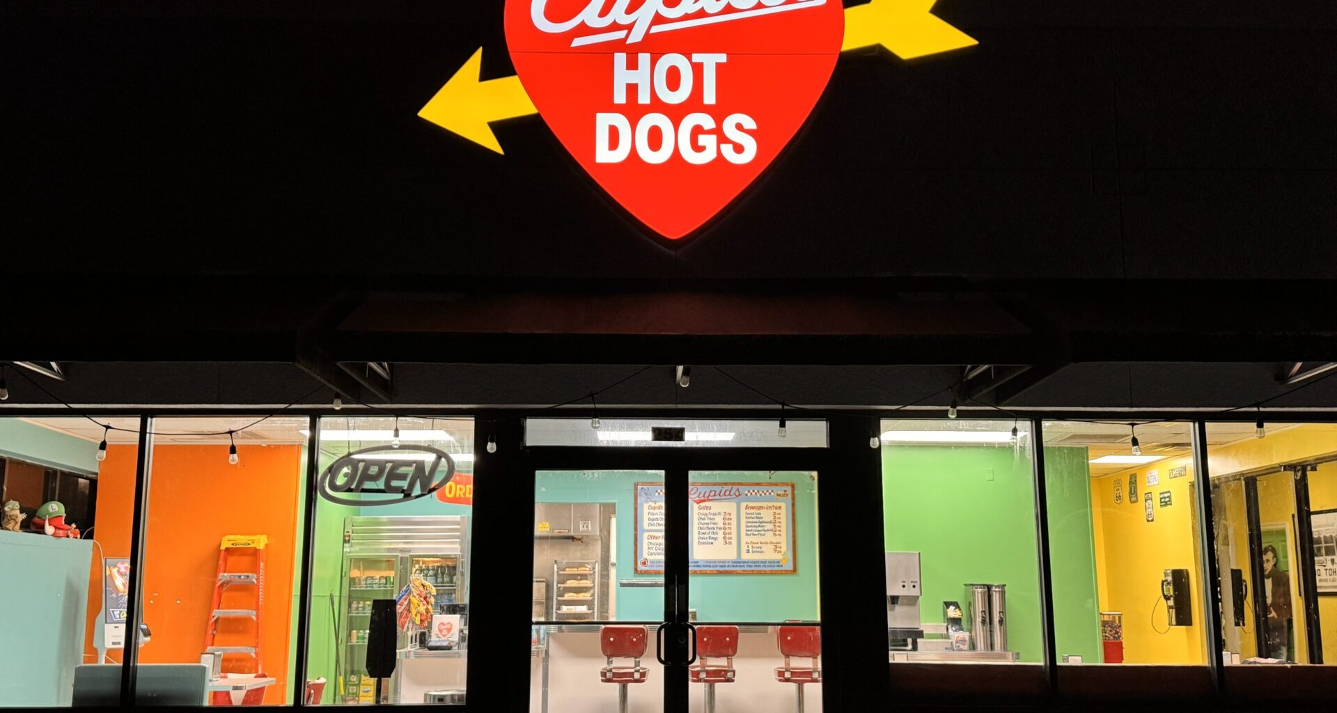 SoCal cult fave Cupid's Hot Dogs has reopened ... in Longwood