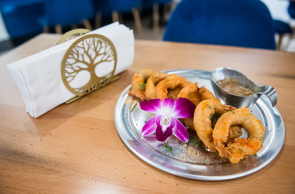 Mazala Pijja fires Indian-style pizzas, pastas and sports-bar classics on South OBT